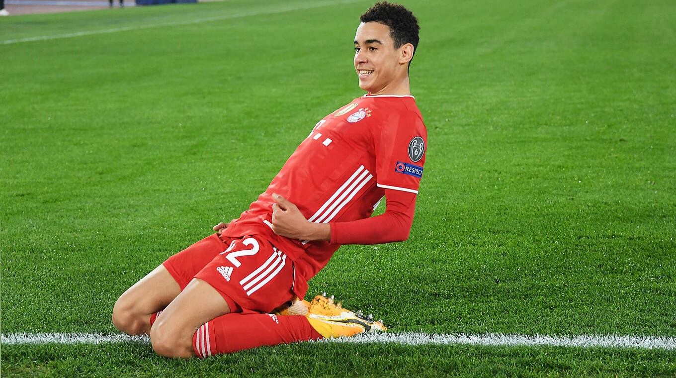 里程碑夜！比利亚雷亚尔官宣签约，欧联转会期刷纪录，赛场秩序良好，年轻球员得到机会的简单介绍