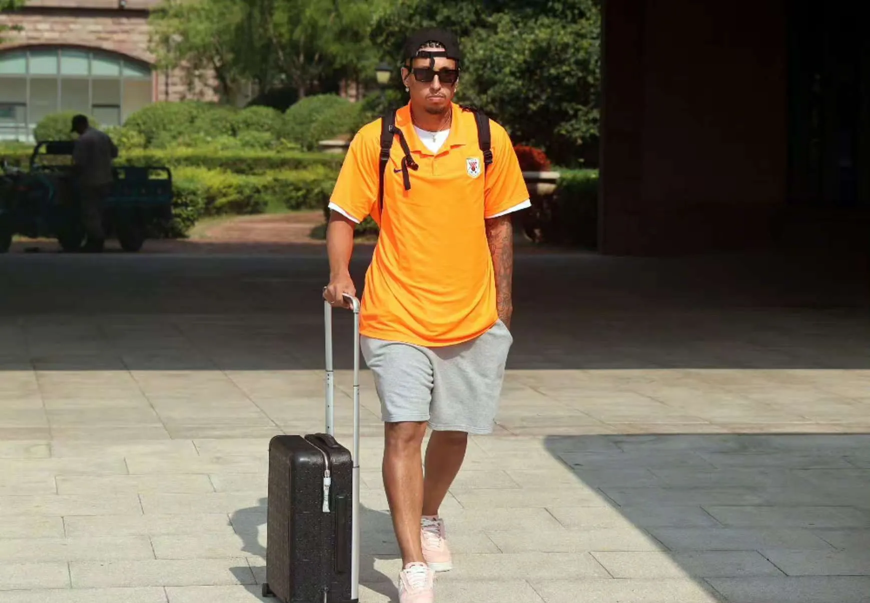 包含意甲赛程吃紧；山东泰山今晨绝杀压哨；赛场秩序良好；资深球员宣示担当的词条