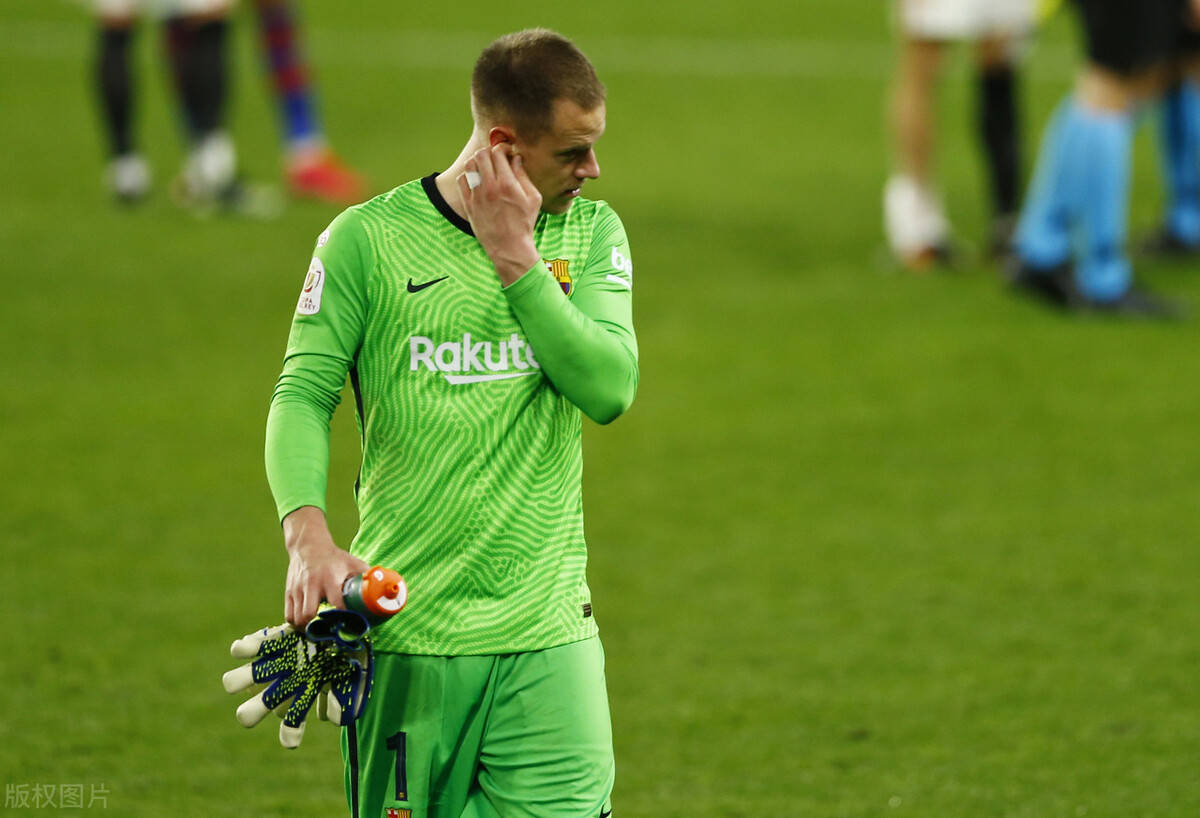 包含从阿贾克斯围绕社区盾强势反弹到上海申花冲刺阶段回应争议，赛后塞维利亚再遭质疑的词条ayx